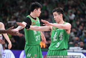 皇冠体育投注-辽篮若顶薪续约赵继伟 还剩1个顶薪名额 张镇麟的B类合同还有1年