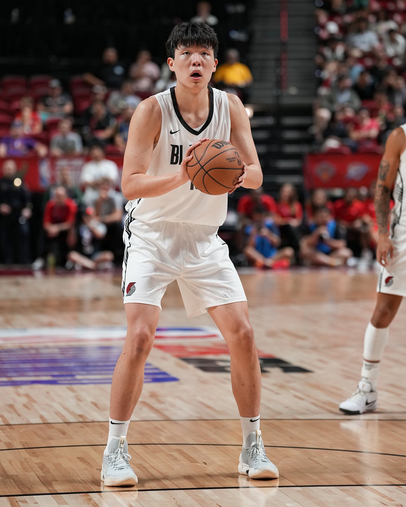 队记:杨瀚森小腿和姚明一样强壮&下肢力量够 但整体力量需提升