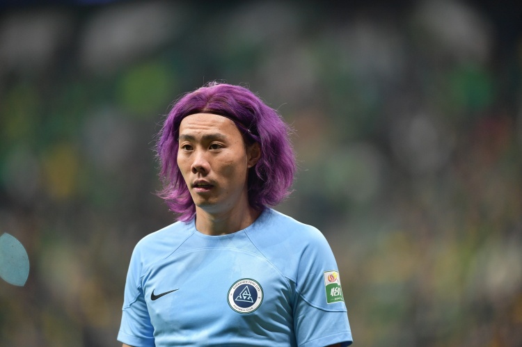 皇冠体育官方网站-足球报：李智、张煜东、刘斌、刘浪舟正在广州豹试训