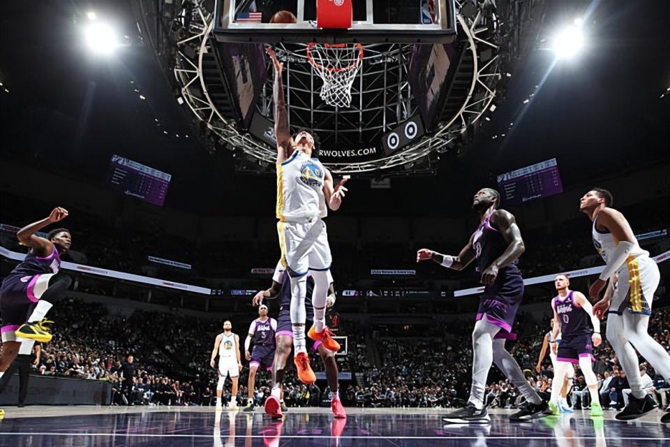 皇冠体育-表现倒也不算糟糕，但勇士锋线新星还需要展现出出更多的亮点才行