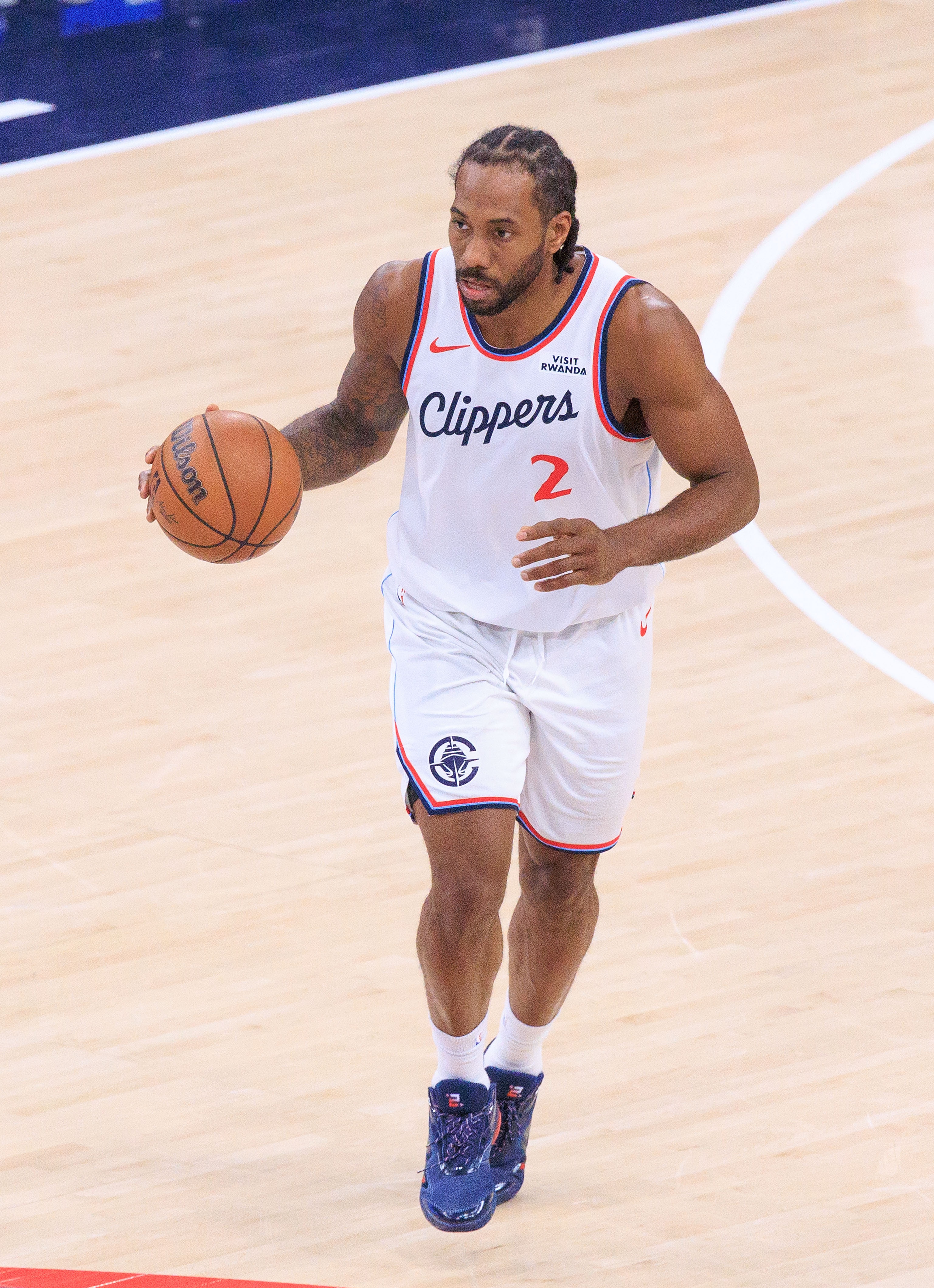 皇冠体育-还未发力！伦纳德上半场6投3中&amp;三分4中2 拿到8分5板2助&amp;零罚球